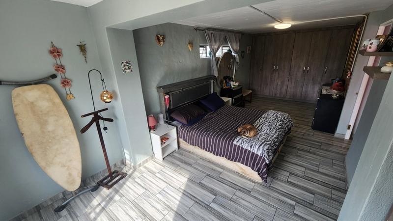 6 Bedroom Property for Sale in Paradise Beach Eastern Cape